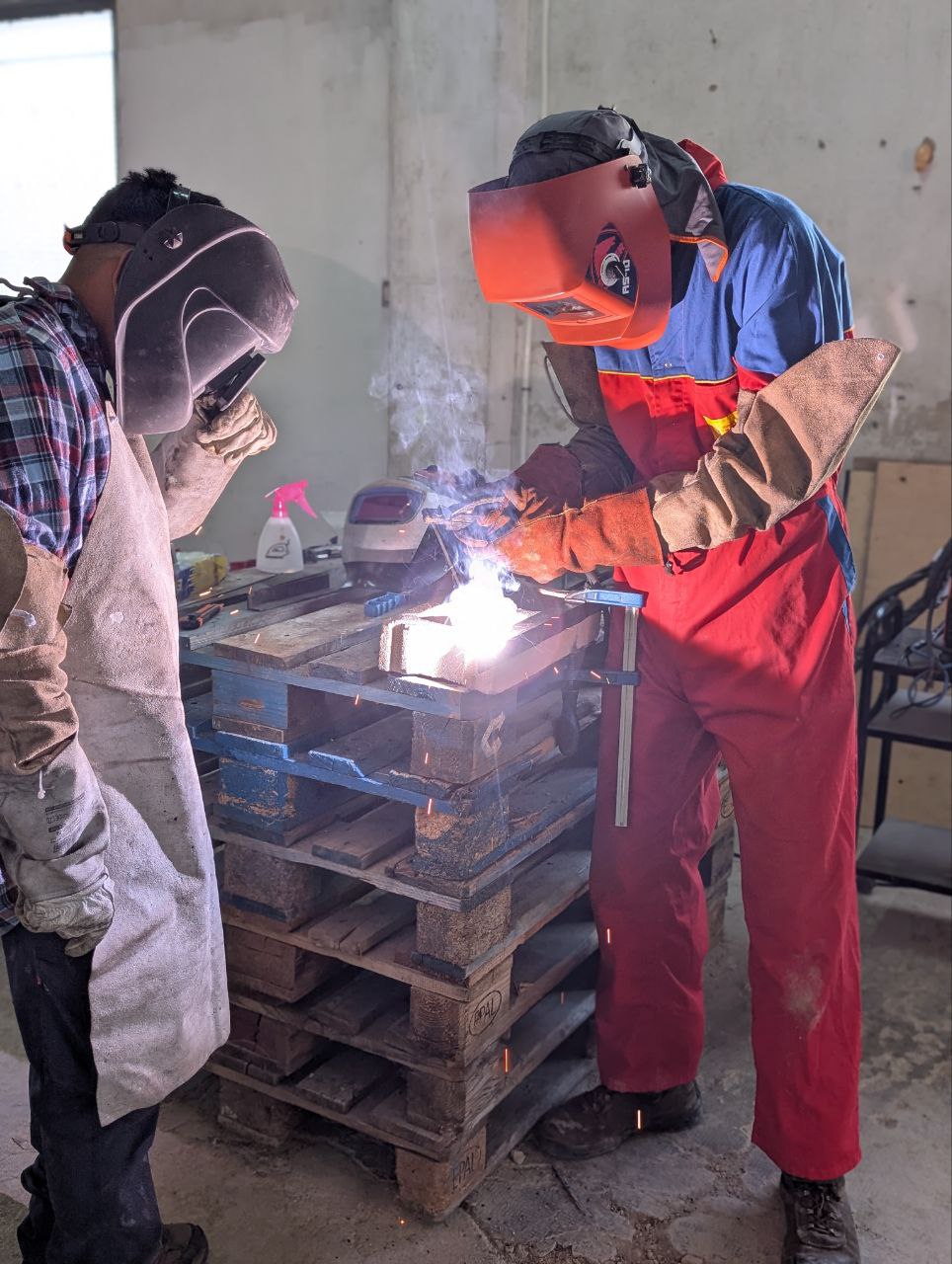 Formación en fabricación de estructuras metálicas con electrodo