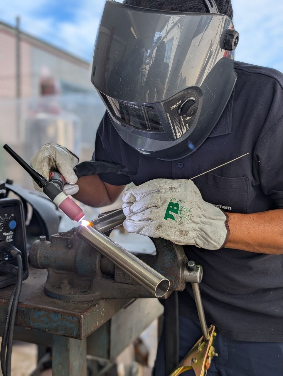 Soldadura TIG en tubo de acero inoxidable con varilla de aporte