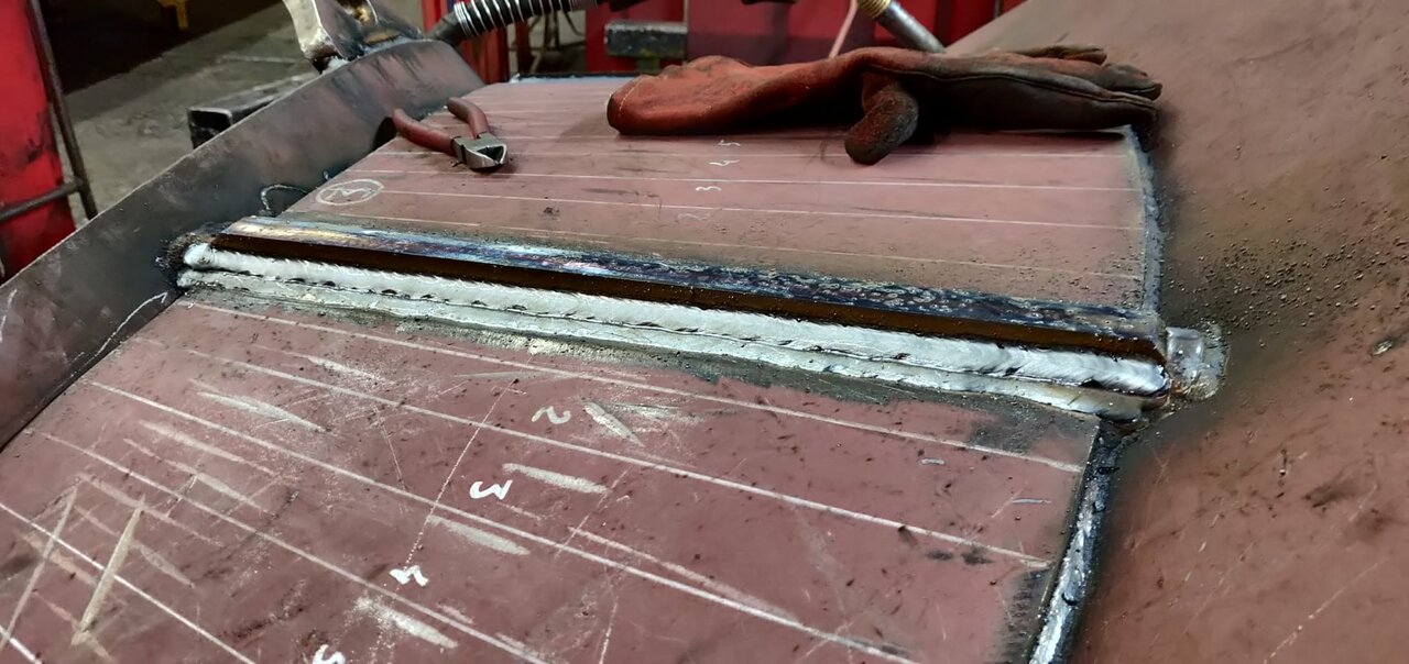 Cordón de soldadura multicapa en pieza de acero al carbono