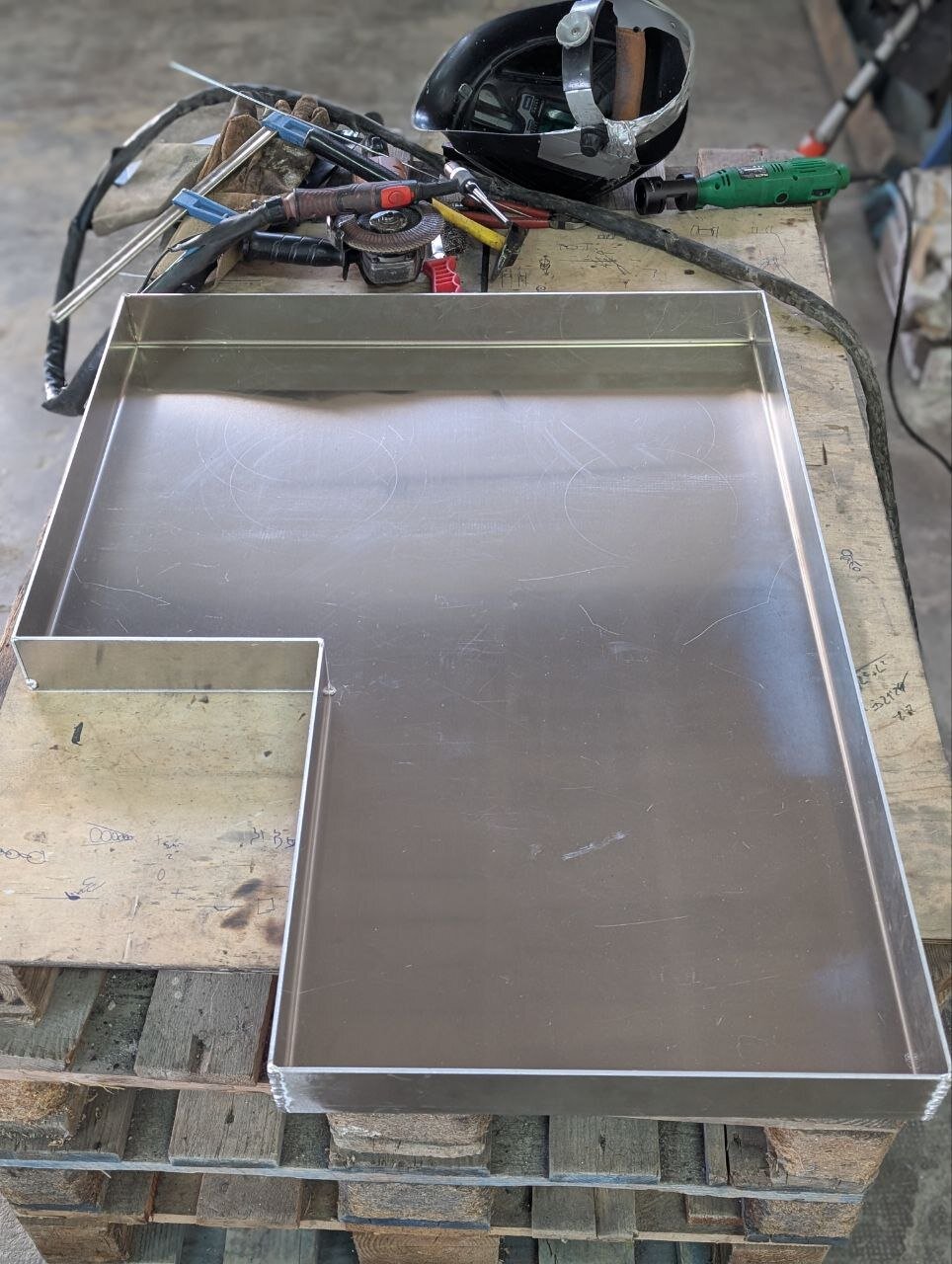 Plato de ducha de aluminio 5754 a medida con rincón en L